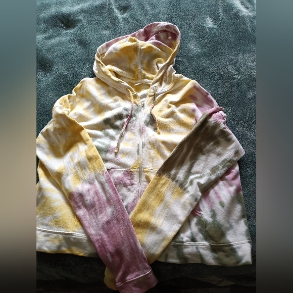 Old Navy Sweaters - Old Navy Cream and Tan Textured Hoodie